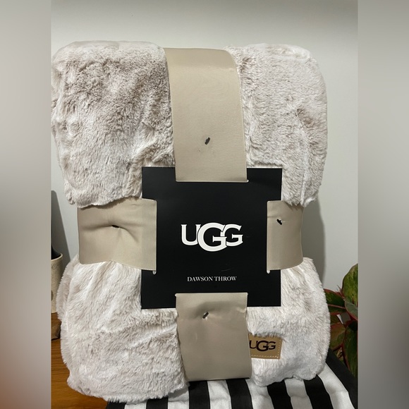 UGG Dawson Throw Blanket NEW